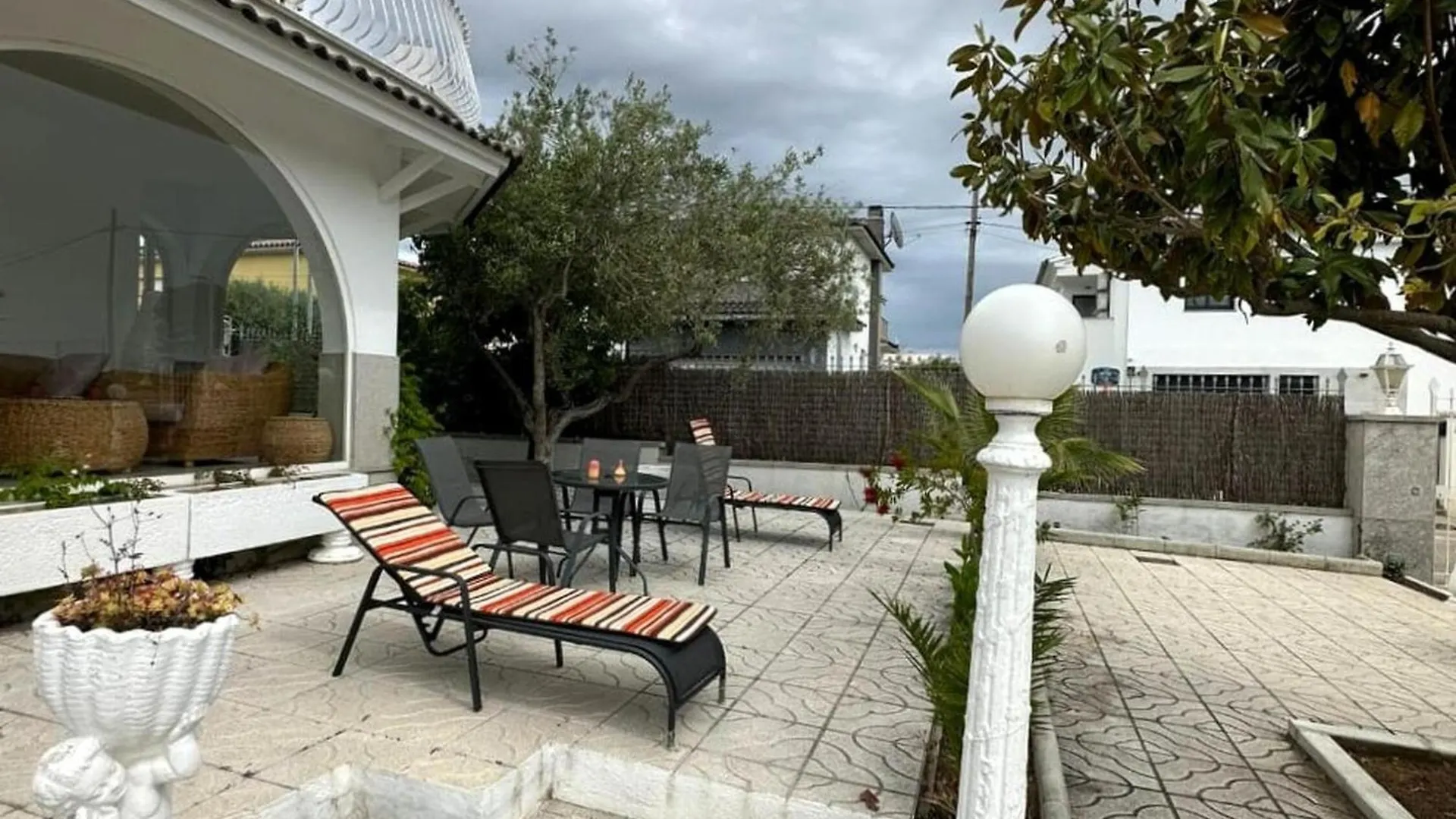 8010 Casa Montclar, Ubicada En Entorno Tranquilo, Al Lado De La Ciudadela , De La Playa, Del Centro Del Pueblo, De Restaurantes, Activadades Nauticas, Senderismo... - Es-258-148 Villa Roses Holiday home