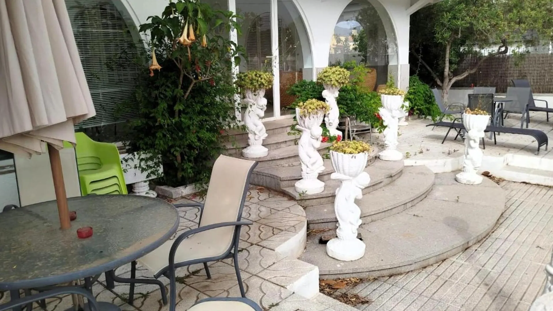 8010 Casa Montclar, Ubicada En Entorno Tranquilo, Al Lado De La Ciudadela , De La Playa, Del Centro Del Pueblo, De Restaurantes, Activadades Nauticas, Senderismo... - Es-258-148 Villa Roses