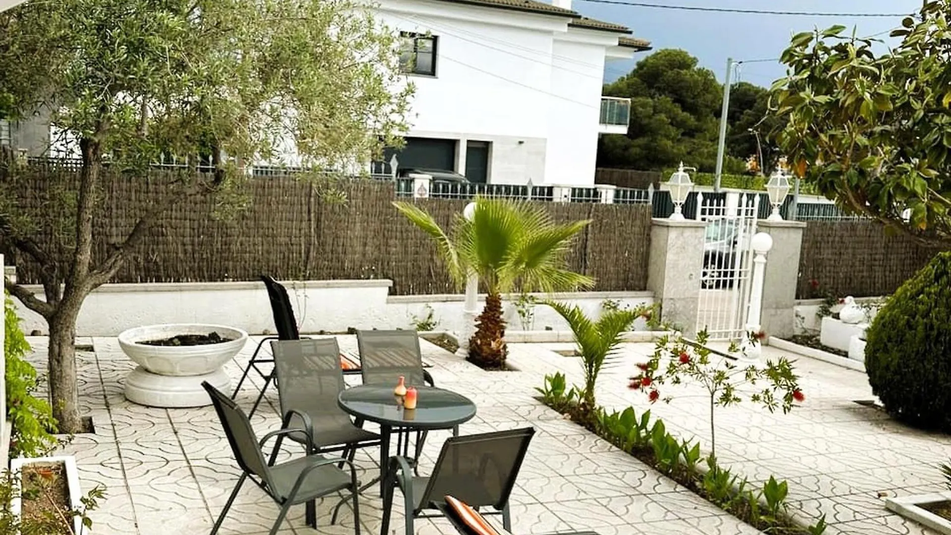 Holiday home 8010 Casa Montclar, Ubicada En Entorno Tranquilo, Al Lado De La Ciudadela , De La Playa, Del Centro Del Pueblo, De Restaurantes, Activadades Nauticas, Senderismo... - Es-258-148 Villa Roses